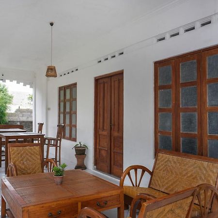 Отель Oyo 287 Rumah Eyang Near Rsud Kota Джокьякарта Экстерьер фото