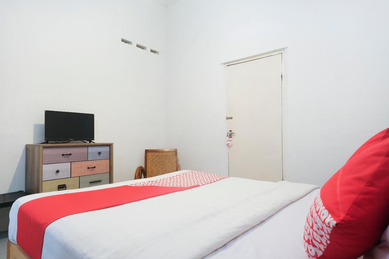 Отель Oyo 287 Rumah Eyang Near Rsud Kota Джокьякарта Экстерьер фото
