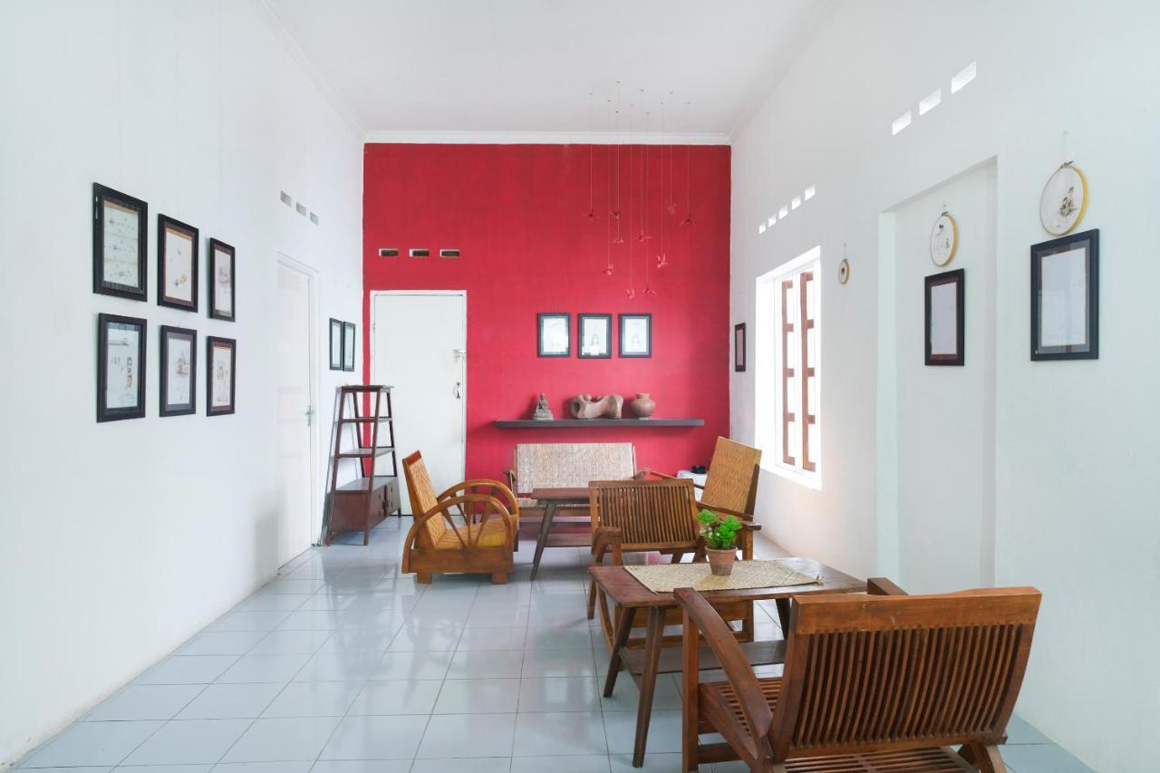 Отель Oyo 287 Rumah Eyang Near Rsud Kota Джокьякарта Экстерьер фото