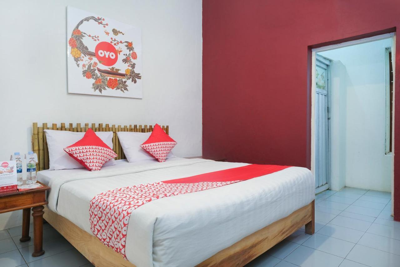 Отель Oyo 287 Rumah Eyang Near Rsud Kota Джокьякарта Экстерьер фото