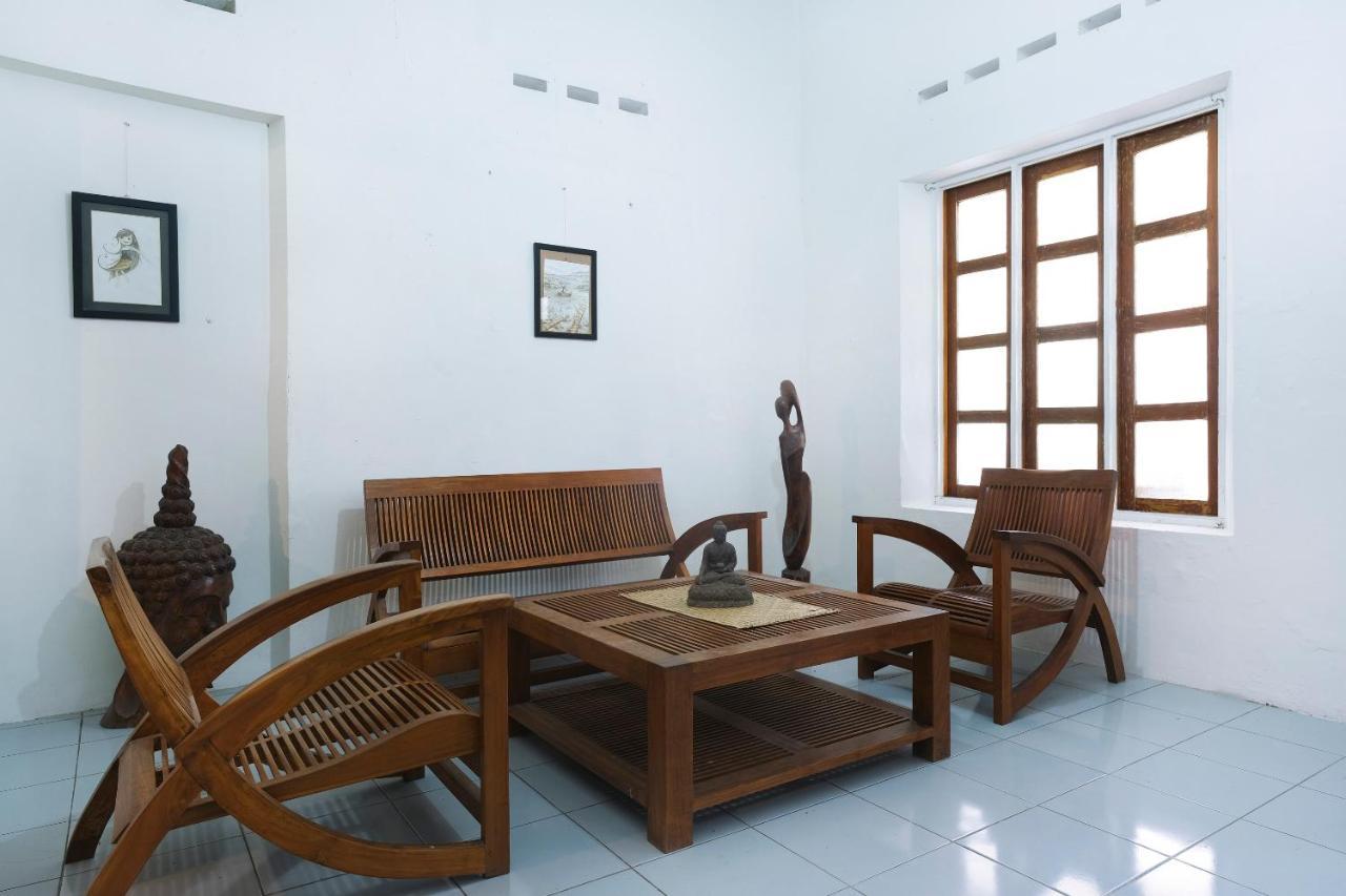 Отель Oyo 287 Rumah Eyang Near Rsud Kota Джокьякарта Экстерьер фото