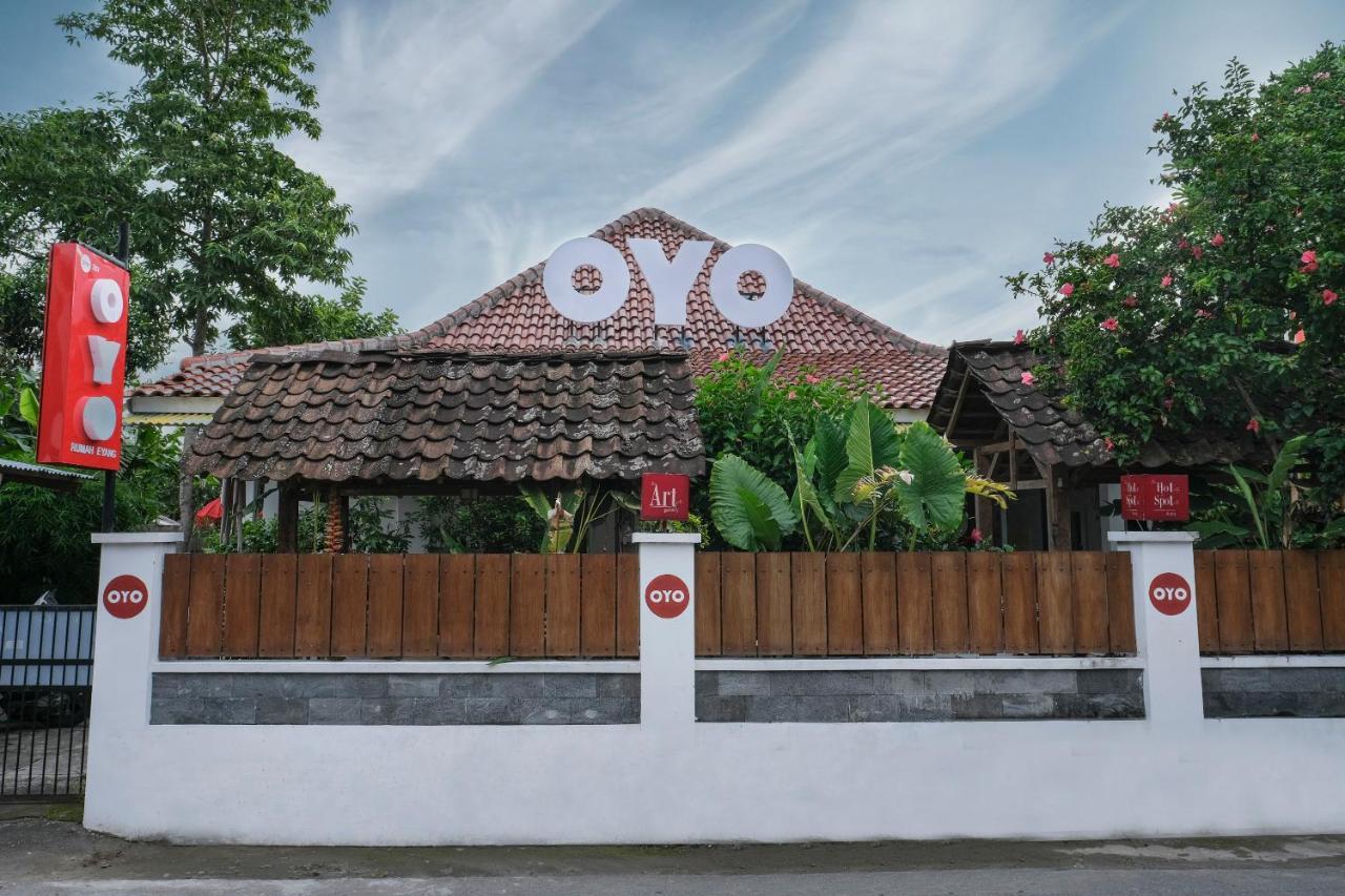 Отель Oyo 287 Rumah Eyang Near Rsud Kota Джокьякарта Экстерьер фото