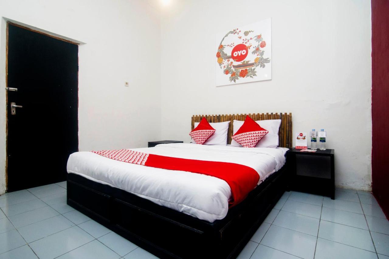 Отель Oyo 287 Rumah Eyang Near Rsud Kota Джокьякарта Экстерьер фото
