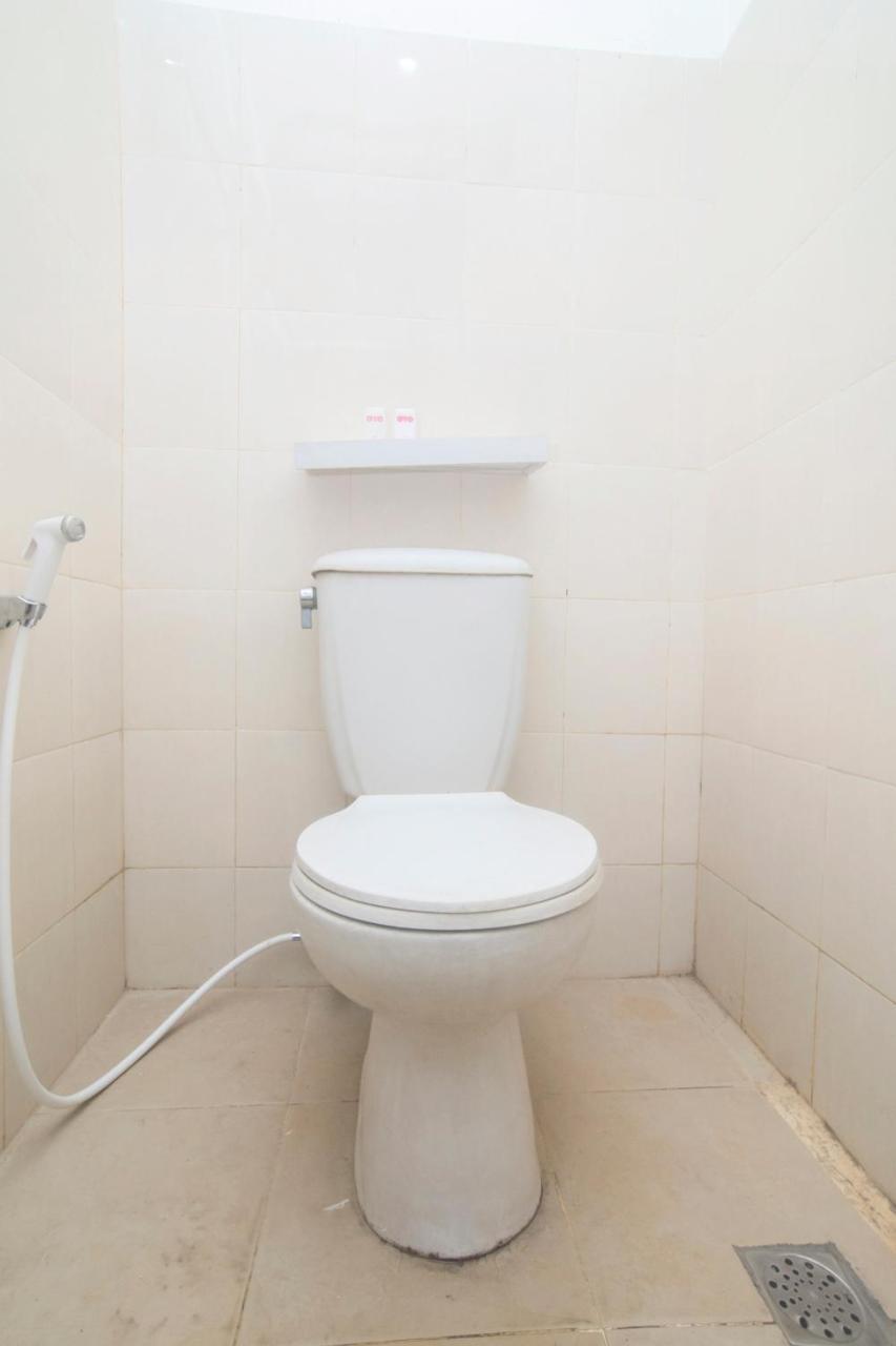 Отель Oyo 287 Rumah Eyang Near Rsud Kota Джокьякарта Экстерьер фото