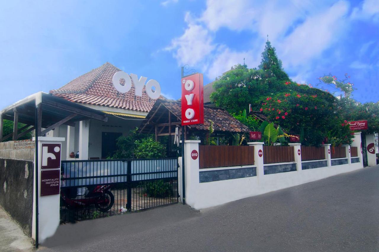 Отель Oyo 287 Rumah Eyang Near Rsud Kota Джокьякарта Экстерьер фото