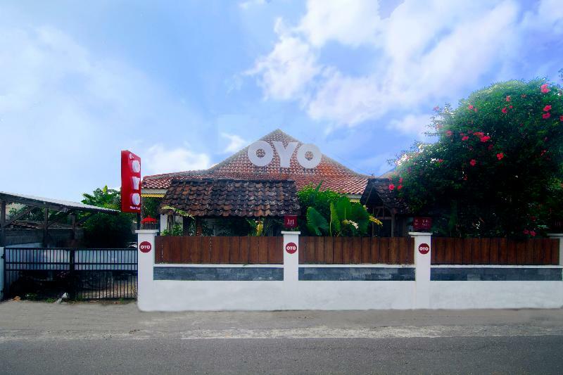 Отель Oyo 287 Rumah Eyang Near Rsud Kota Джокьякарта Экстерьер фото