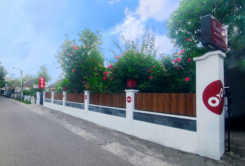 Отель Oyo 287 Rumah Eyang Near Rsud Kota Джокьякарта Экстерьер фото