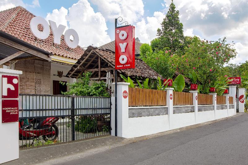 Отель Oyo 287 Rumah Eyang Near Rsud Kota Джокьякарта Экстерьер фото