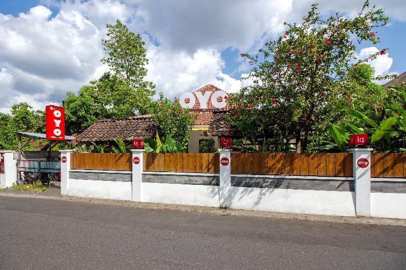 Отель Oyo 287 Rumah Eyang Near Rsud Kota Джокьякарта Экстерьер фото