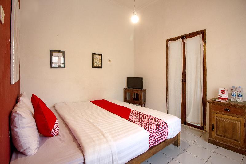 Отель Oyo 287 Rumah Eyang Near Rsud Kota Джокьякарта Экстерьер фото